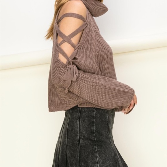 Super cute Knit Sweater with Cut Sleeves - Picture 3 of 5